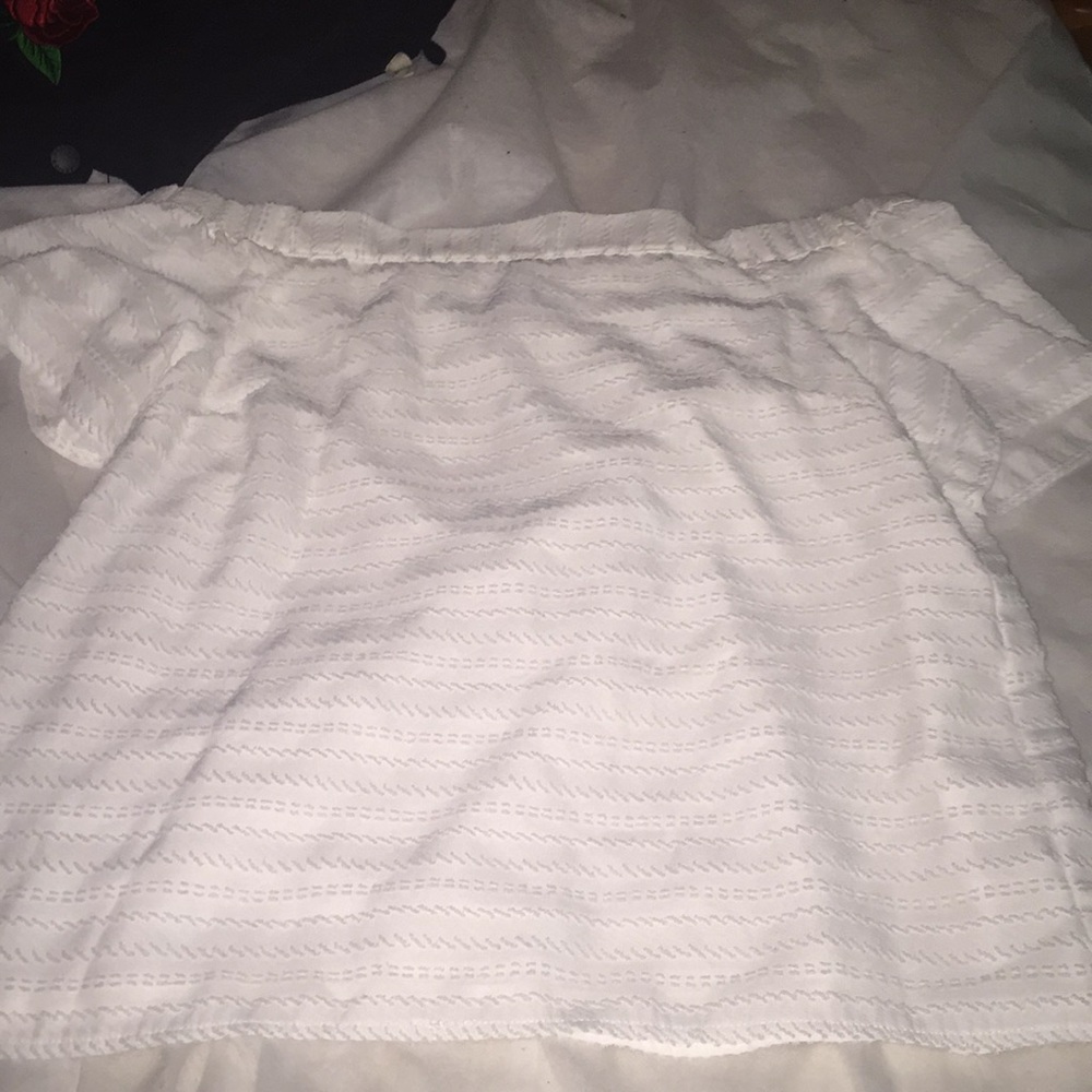 Off the shoulder shirt 🤳🏽